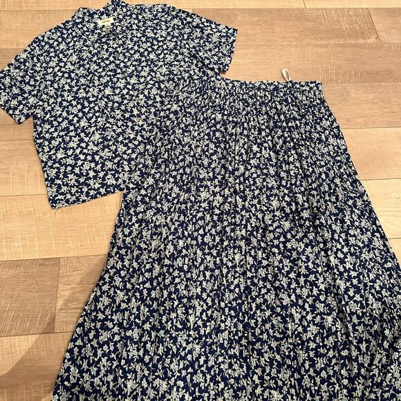 TALBOTS WOMENS LARGE BLOUSE MED SKIRT AND BLOUSE SET BLUE FLORAL - Picture 1 of 12
